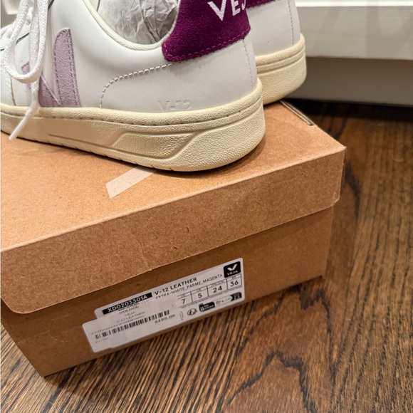 Veja Women's V-12 Sneakers - Picture 4 of 5